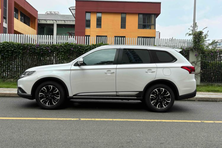 Used Mitsubishi Outlander 2019 2.0L Two-Wheel Drive Comfort Edition 5 Seats China V Standard
