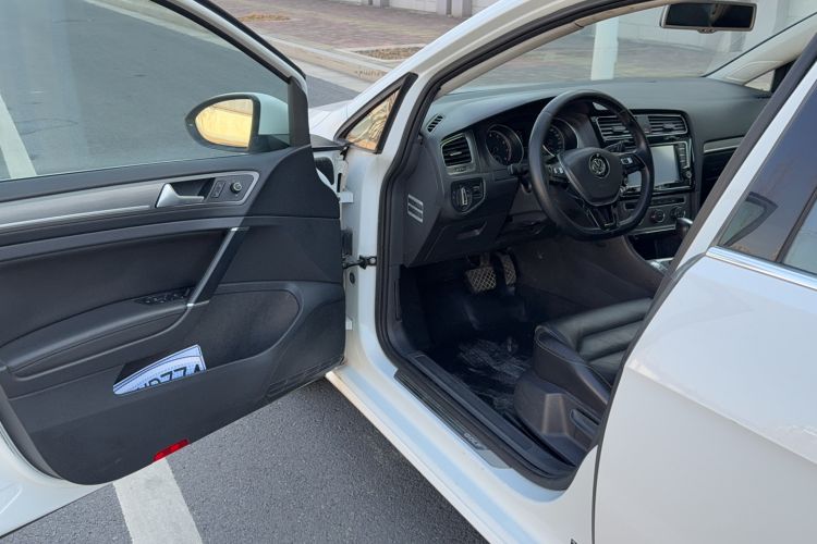 Used Volkswagen Golf 2015 1.4TSI Automatic Luxury Model
