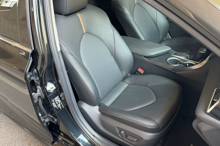 Used Toyota Camry 2021 2.0G Luxury Edition
