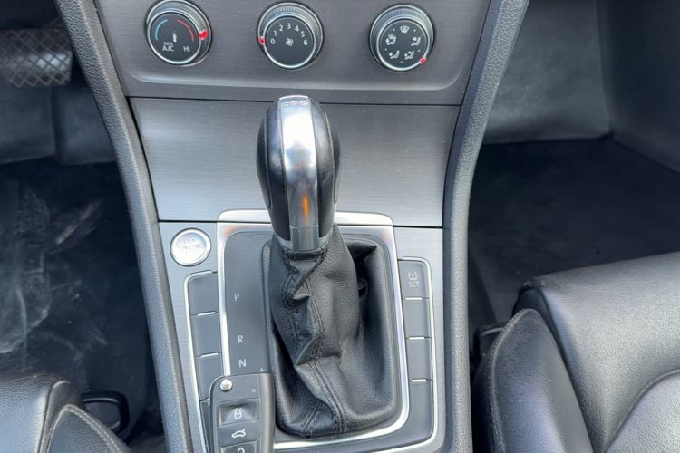 Used Volkswagen Golf 2015 1.4TSI Automatic Luxury Model
