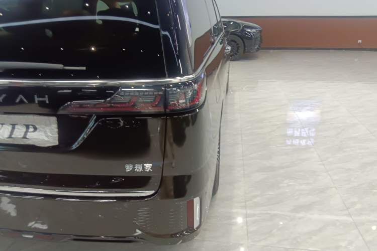 Used VOYAH Dream 2025 PHEV Four-Wheel-Drive Flagship Kunpeng Edition
