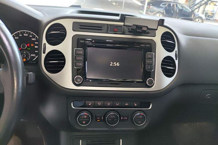 Used Volkswagen Tiguan 2015 2.0 TSI Automatic All-Wheel Drive Flagship Edition
