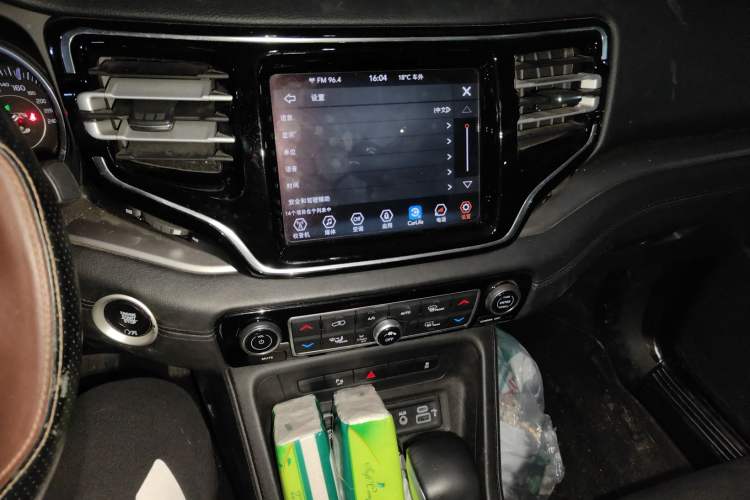 Used  Commander 2018 2.0T Two-Wheel Drive Enjoyment Version China VI Emission Standard