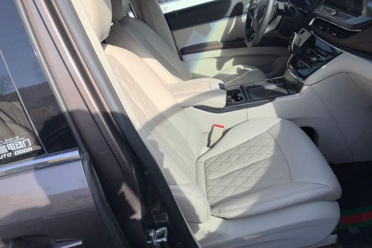 Used Buick GL8 2020 Land Cruiser Executive Class 652T Comfort Model
