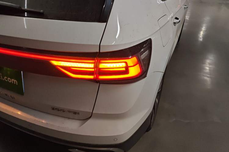 Used Volkswagen Tharu 2023 300TSI Two-Wheel-Drive Moonlight Edition
