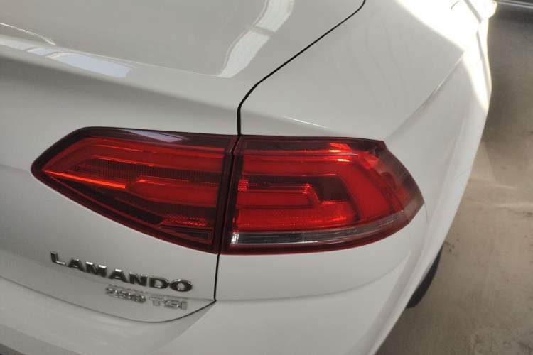 Used Volkswagen Lamando 2017 230TSI DSG Fashion Edition