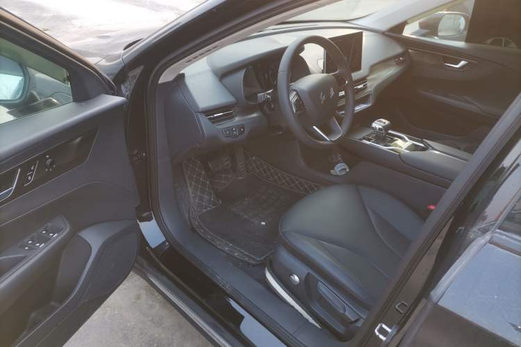 Used Hongqi E-QM5 2022 431 km Charge & Enjoy Edition
