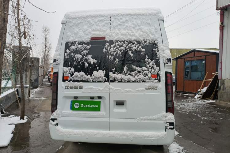 Used JMC Fushun 2022 2.0T Manual Multi-Function Passenger Vehicle Mid-Range High Roof 6-7 Seats

