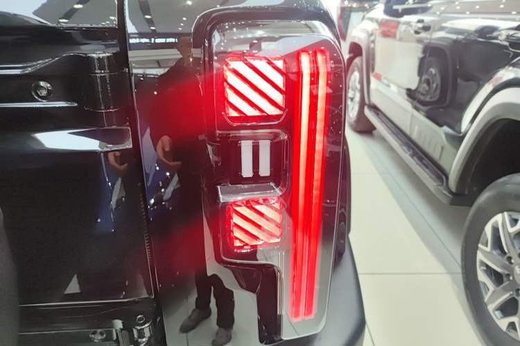 Used  BJ40 2024 2.0T All-New Urban Hunter Edition Chivalrous Style
