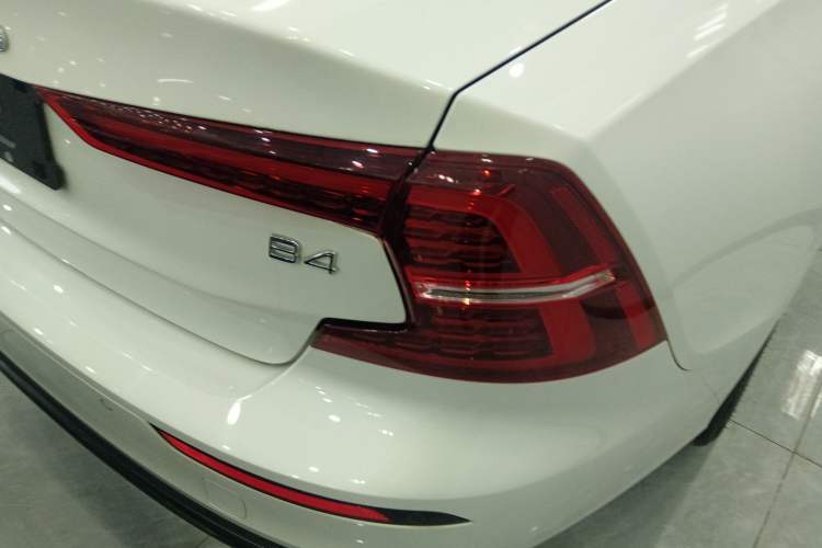 Used Volvo S60 2024 B4 Zhiyuan Luxury Edition