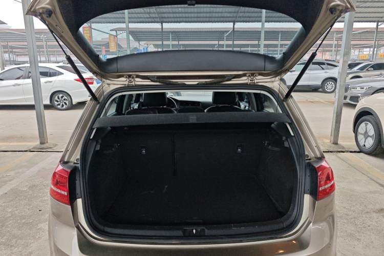 Used Volkswagen Golf 2016 1.6L Automatic Fashion Model