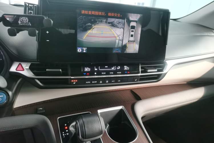 Used Toyota Granvia 2023 2.5L Hybrid Prestige PLUS Edition