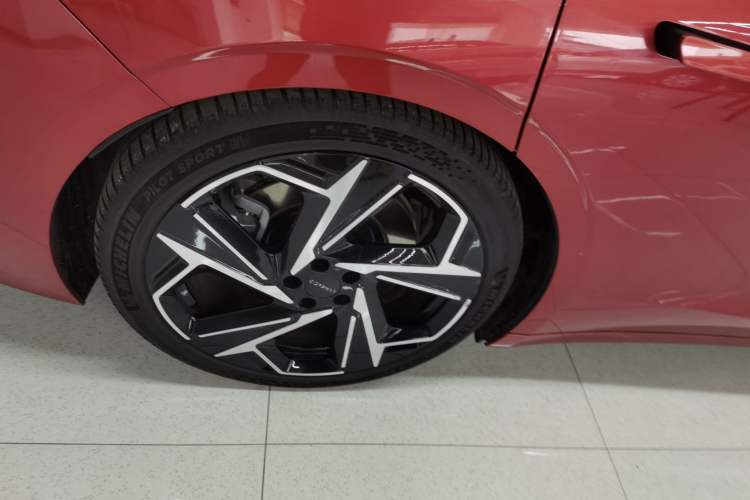 Used Lynk & Co Z10 2025 95 kWh 702 km All-Wheel Drive Intelligent Driving Ultra
