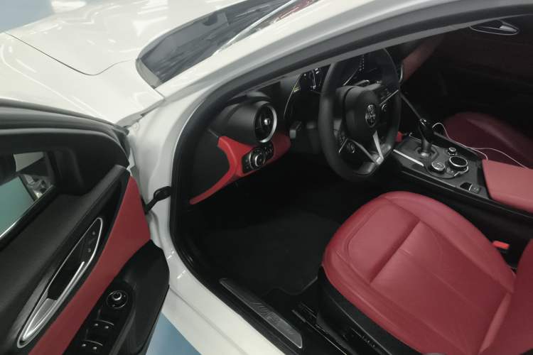 Used Alfa Romeo Giulia 2017 2.0T 200HP Luxury Edition