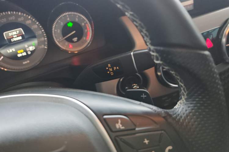 Used Mercedes-Benz GLK-Class 2014 GLK 260 4MATIC Dynamic Model
