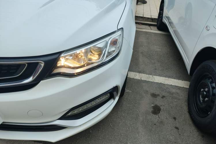 Used Geely Auto Vision 2019 Upgraded Model 1.5L CVT Luxury Version China VI Standard
