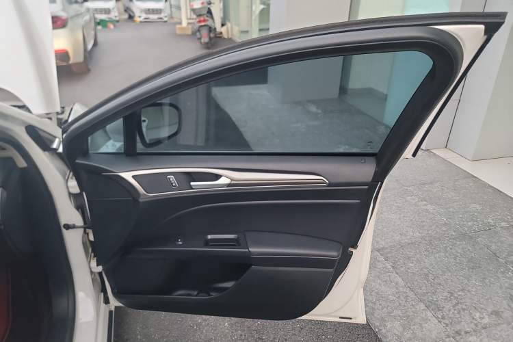 Used Ford Mondeo 2017 EcoBoost 200 Stylish Model
