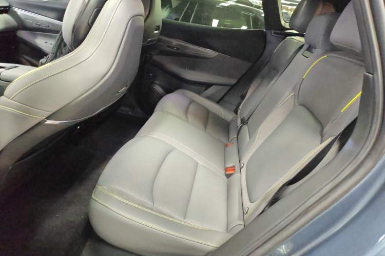 Used Lynk & Co 08 EM-P 2025 220 km All-Wheel-Drive Performance Halo
