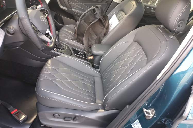 Used Volkswagen Tiguan L 2023 330TSI Automatic Two-Wheel Drive R-Line Enjoyment Edition
