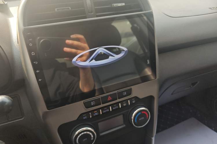 Used Chery Tiggo 3 2015 1.6L CVT ZhiShang Commemorative Edition
