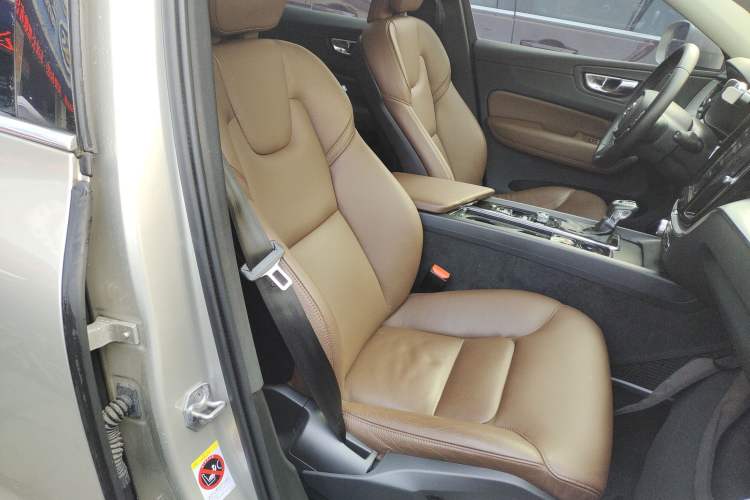 Used Volvo XC60 2019 T5 4x4 Zhiyuan Edition China VI Standard
