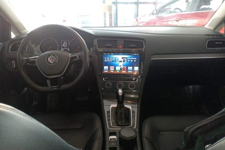 Used Volkswagen Golf 2017 1.6L Automatic Comfort Million-Vehicle Anniversary Edition
