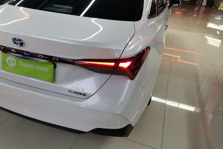 Used Toyota Avalon 2019 Dual-Engine 2.5L XLE Prestige Version China VI Standard