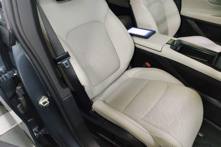 Used Lynk & Co 08 EM-P 2025 245km Ultra-Long Range Halo
