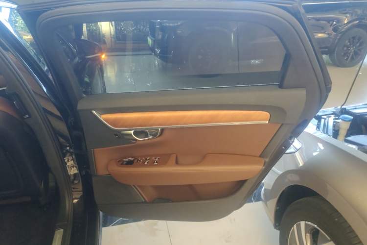 Used Volvo S90 New Energy 2022 T8 eDrive Hybrid Luxury Edition
