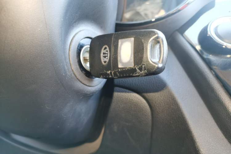 Used Kia K2 2015 Hatchback 1.4L AT GLS Cool Edition
