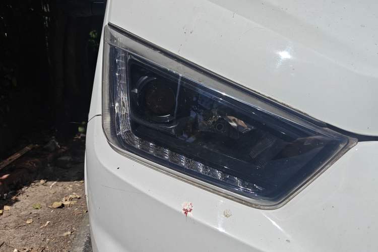 Used JMC Transit 2019 2.8T Commercial Version Long Wheelbase Mid-Roof 6-Seater Rear Single Tire China VI Emission Standard – JX493
