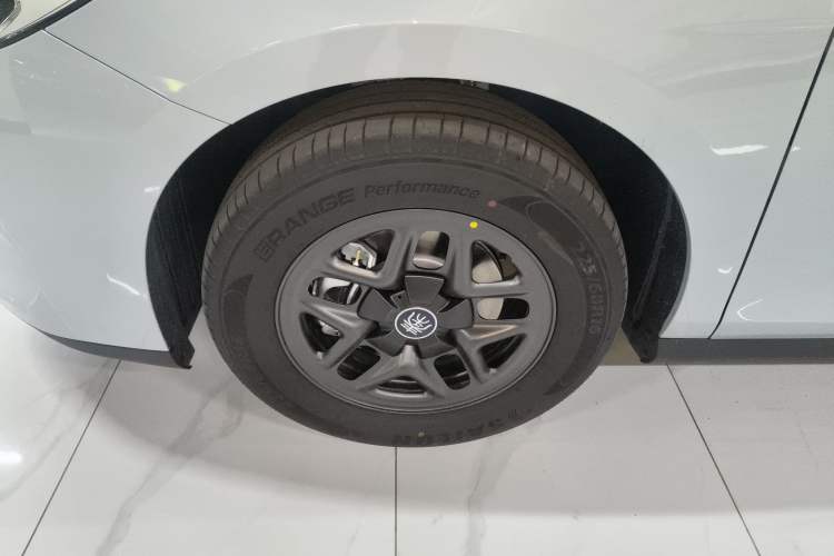 Used BYD Qin PLUS 2025 DM-i Smart Drive 55KM Leading Model
