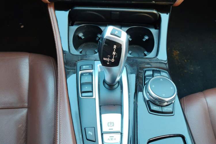 Used BMW 5 Series 2014 525Li Leading Model
