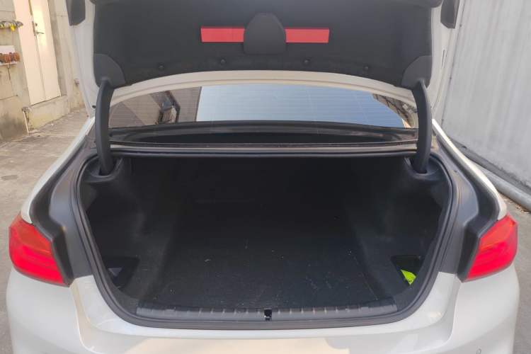 Used BMW 5 Series 2019 Facelifted 530Li Leading Edition M Sport Package
