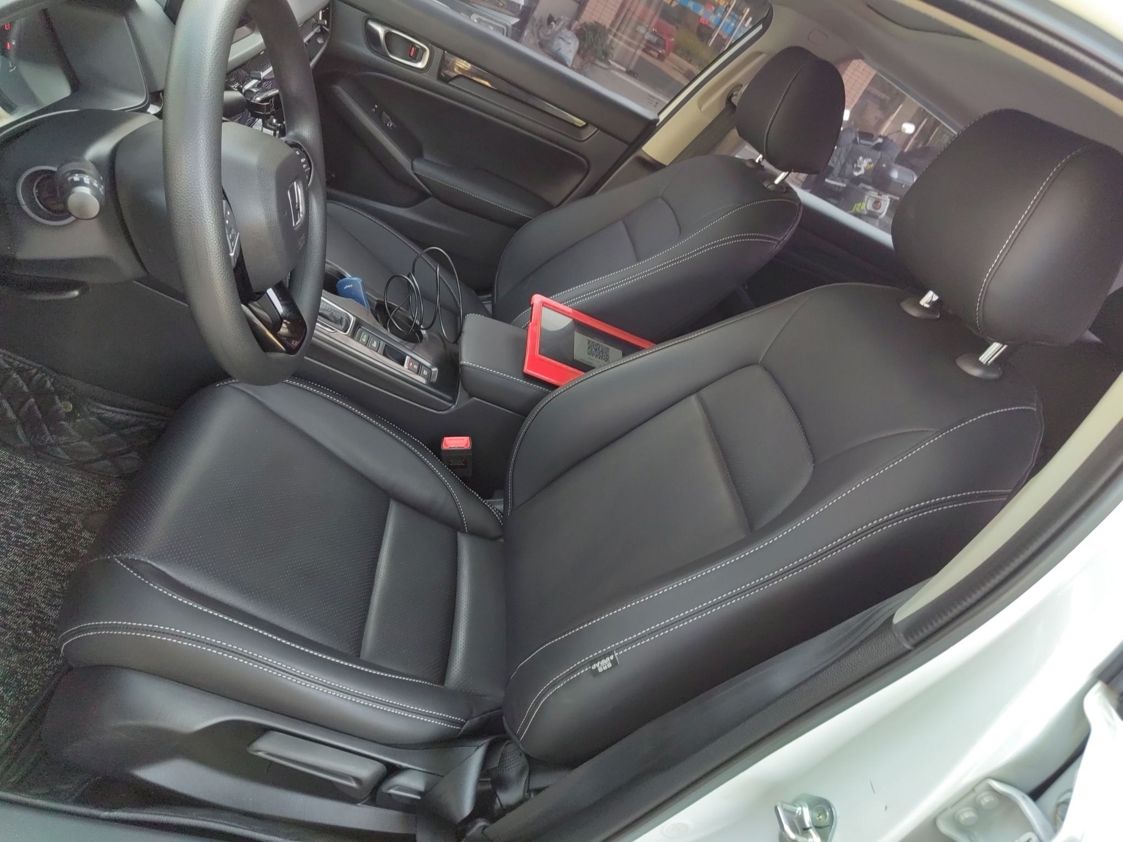 Переднее сиденье в автомобиле