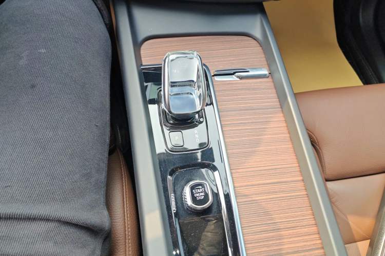 Used Volvo XC60 2022 B5 4x4 Smart Luxury Edition
