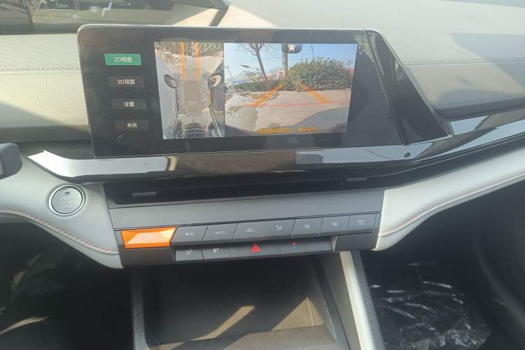 Used Changan UNI-V iDD 2024 Blue Whale Smart Electric iDD 136km ZhiKu Model
