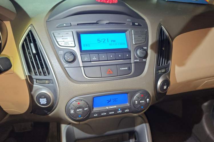 Used Hyundai ix35 2013 2.0L Automatic Two-Wheel Drive Smart GLS China IV Standard
