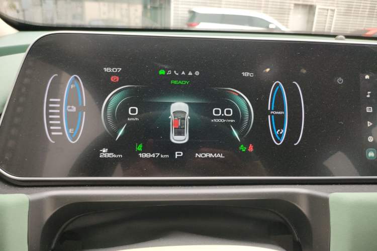 Used ORA Good Cat 2023 401 km Standard Range Luxury Version Lithium Iron Phosphate