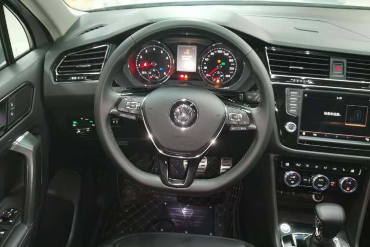 Used Volkswagen Tiguan L 2017 330TSI Automatic Two-Wheel Drive Luxury Edition