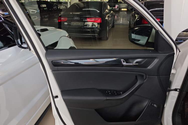 Used Skoda Kodiaq 2019 Facelifted TSI330 5-Seater Two-Wheel-Drive Luxury Enjoyment Edition China VI Standard
