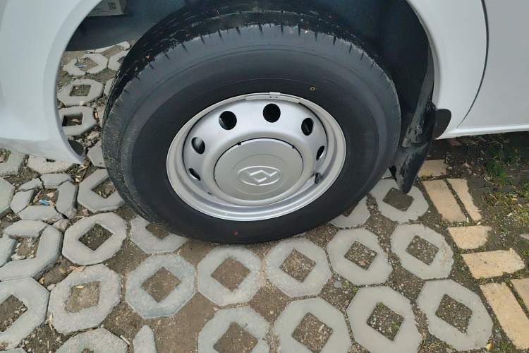 Used SAIC MAXUS Xintu V80 2025 Value Edition Aoyuntong 2.0T Manual Short Wheelbase Mid-Height 127 Ps 5/6 Seats