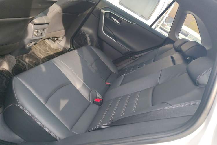 Used Toyota RAV4 2023 2.0L CVT Two-Wheel Drive Fashion Plus Edition
