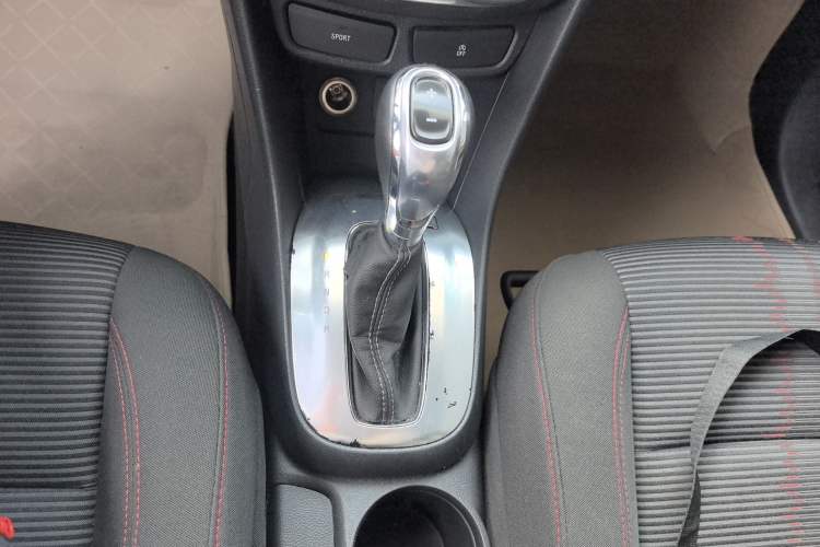 Used Buick Encore 2015 1.4T Automatic Two-Wheel Drive Urban Elite Version