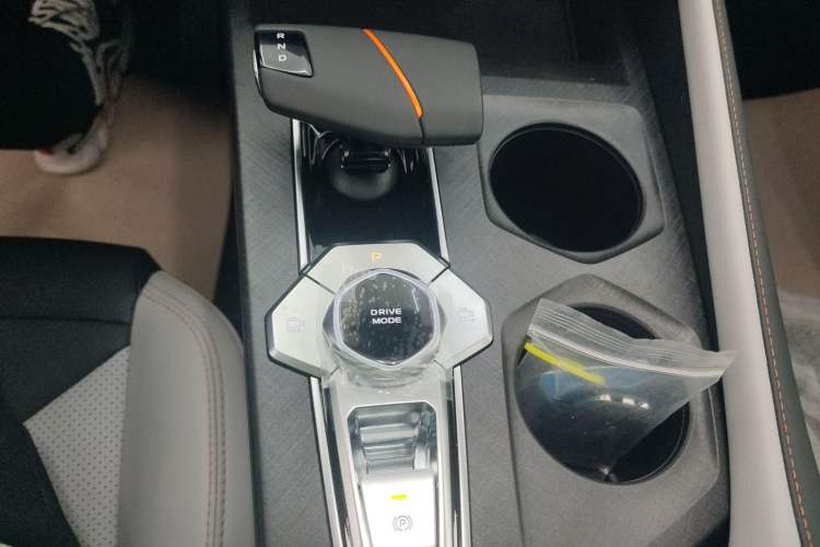 Used Changan UNI-V iDD 2024 Blue Whale Smart Electric iDD 136km ZhiKu Model
