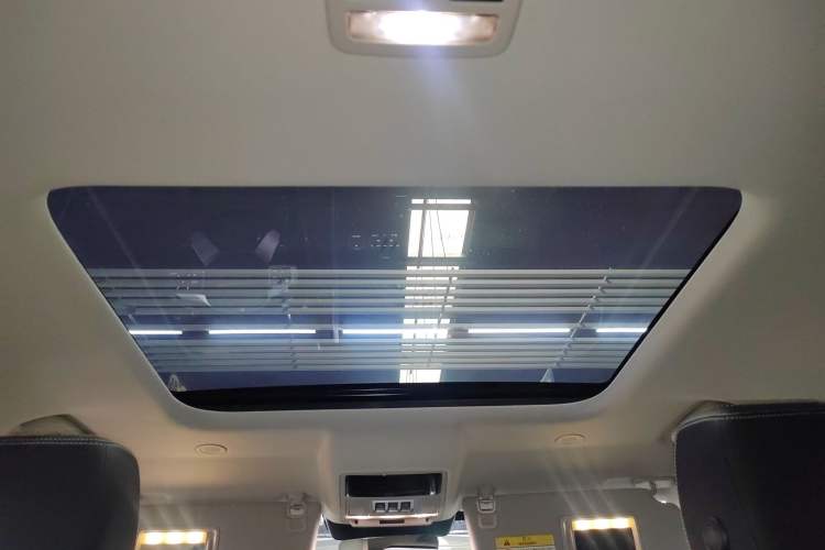 Used Land Rover Discovery 2023 Revised Version 360 PS R-Dynamic S