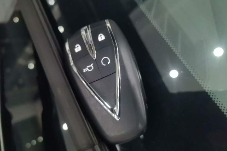 Used Changan UNI-V iDD 2024 Blue Whale Smart Electric iDD 136km ZhiKu Model
