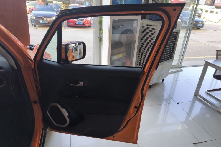 Used  Renegade 2018 Connected Large Screen Version 180T Automatic High-Energy Edition
