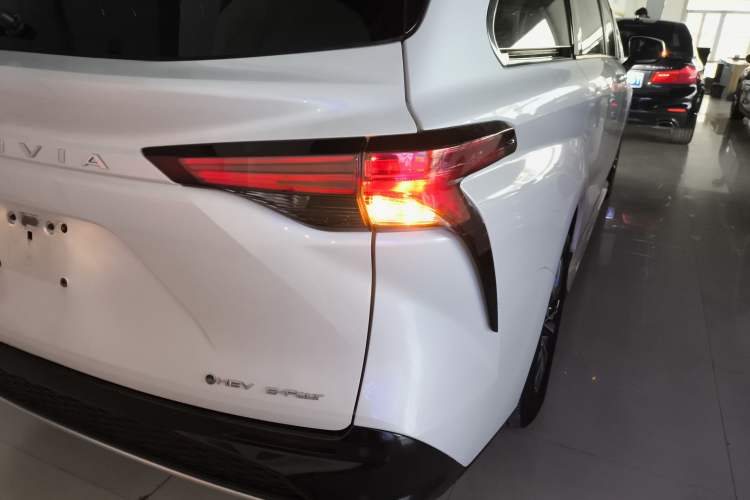 Used Toyota Granvia 2024 2.5L Hybrid Prestige PLUS Four-Wheel Drive Version