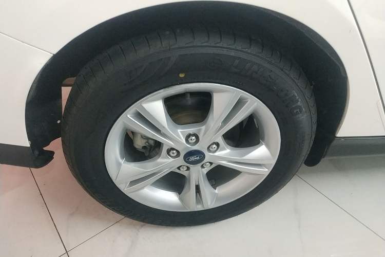 Used Ford Focus 2012 Sedan 1.6L Automatic Fashion Edition
